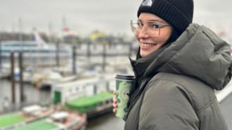 Laura (26) Laura (26)