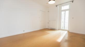 20 qm großes unmöbliertes WG-Zimmer mit großen Fenster und Dielenboden zum 01.10. - in Hamburg Harburg