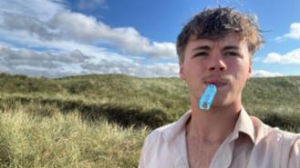 Simon (22) Simon (22)