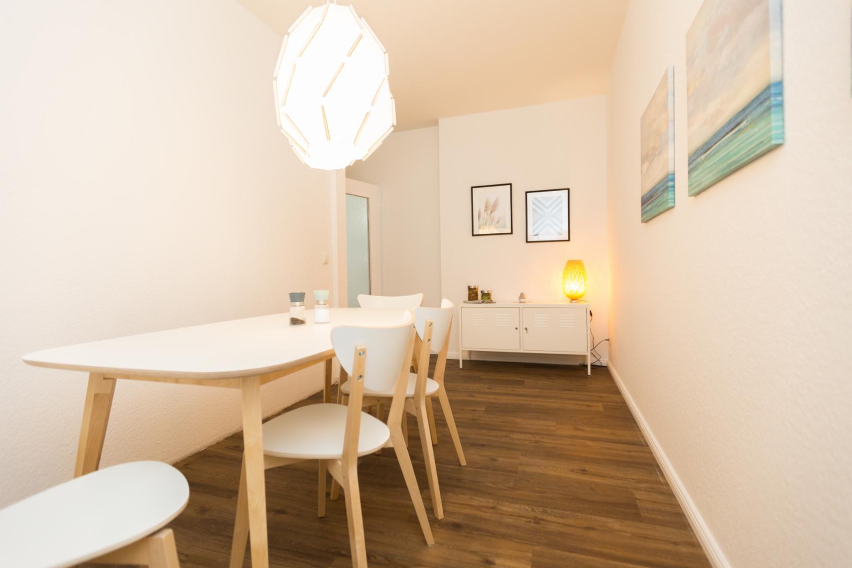 unmöbliertes 18 qm großes WG-Zimmer in netter 4er WG für 2 Monate in ...