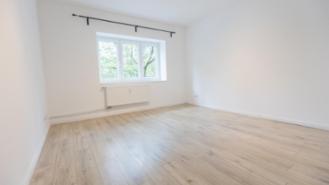 18,5qm großes unmöblierte WG-Zimmer in großer 3er WG zum 01.10  in Hamburg Harburg Rathaus