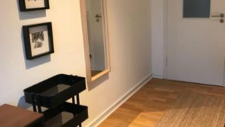 Zimmer 1 (Sicht zum Flur hin)