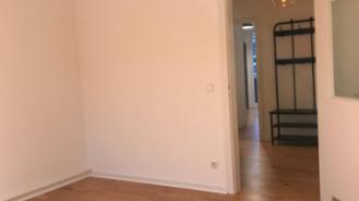 Zimmer 4 (Sicht zum Flur hin)