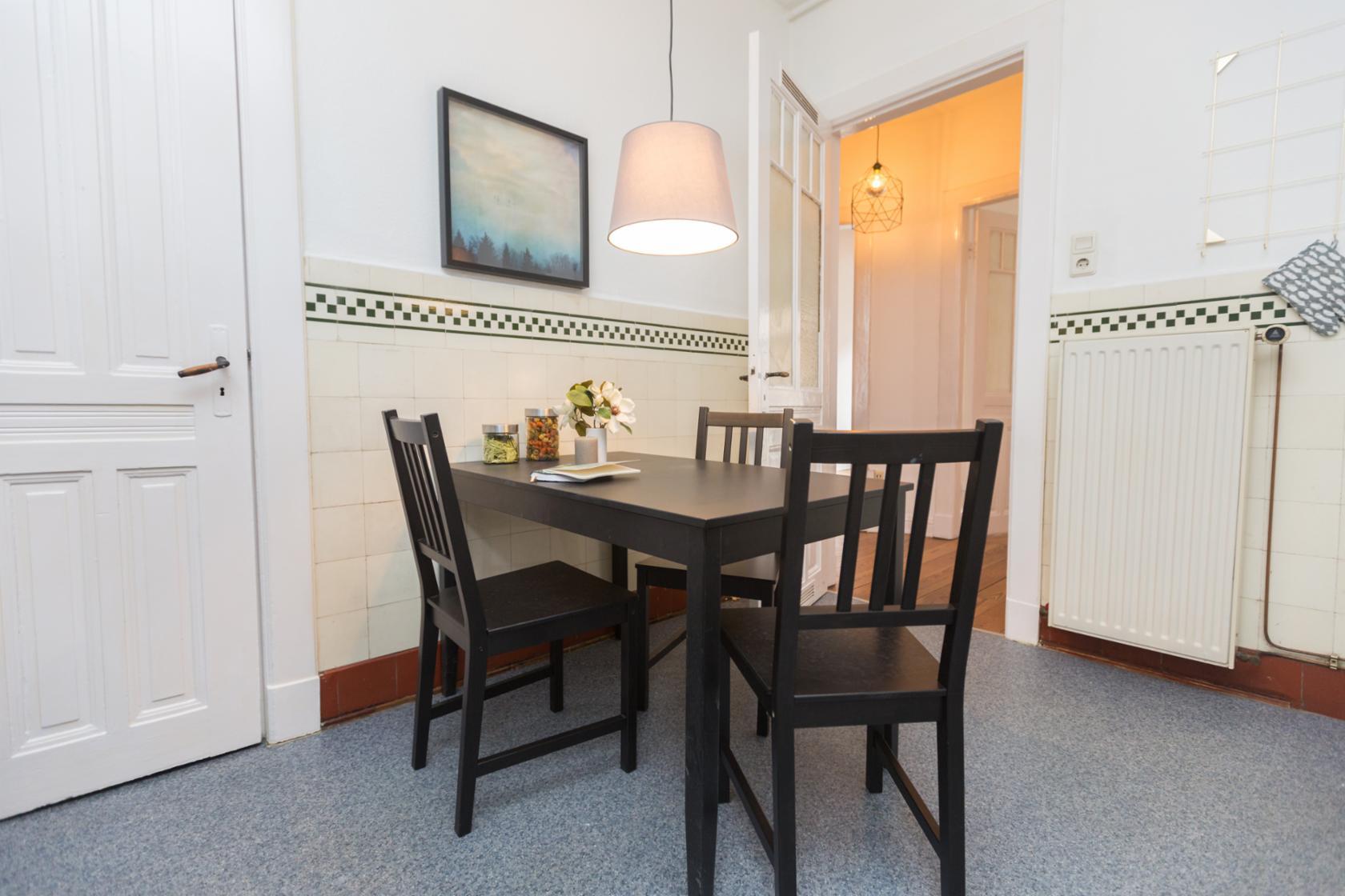 Unm bliertes 15 Qm Gro es WG Zimmer Mit Balkon Zum 01 05 In Netter 2er 